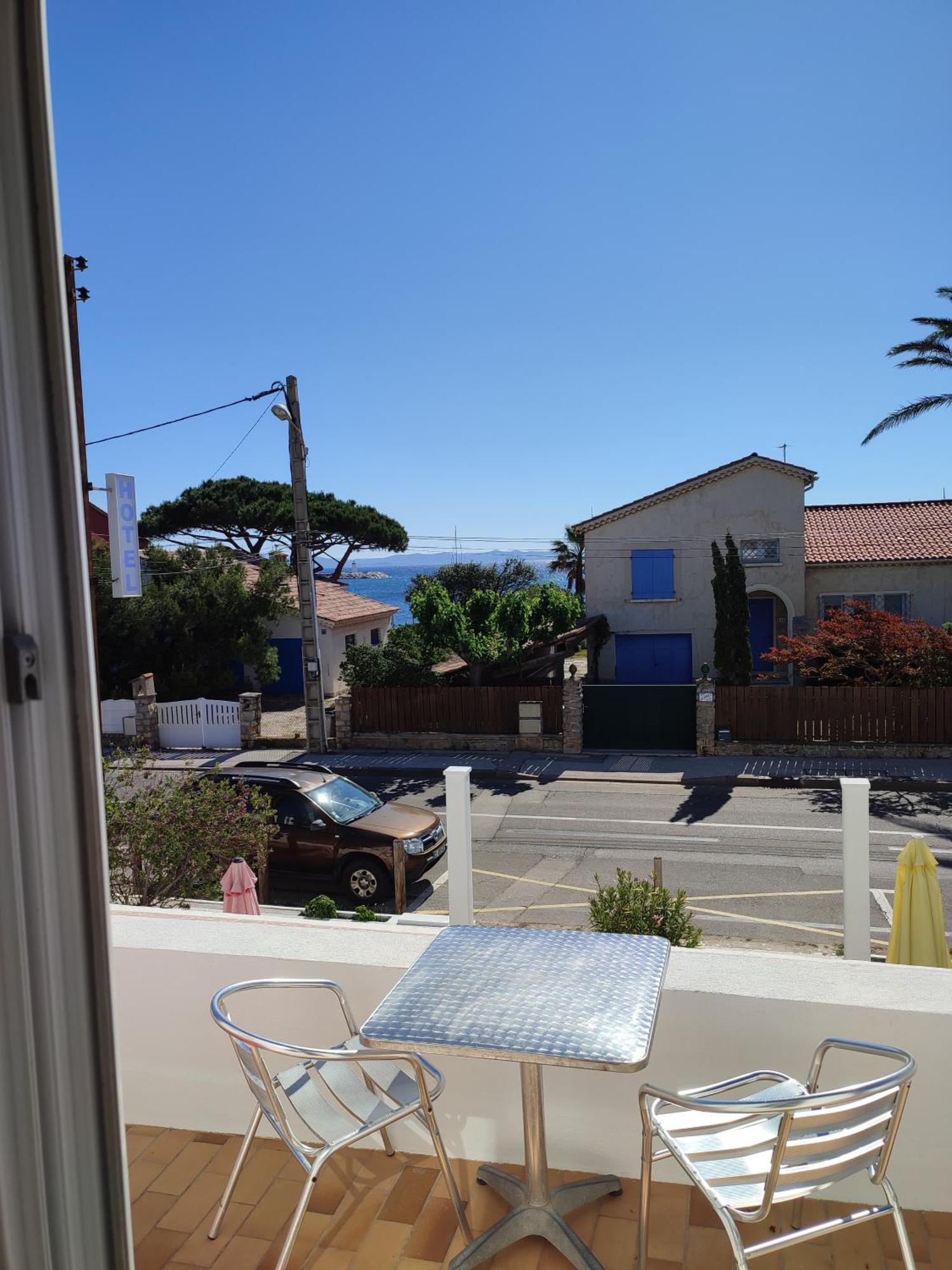 Hotel Le Calypso Ιέρ Εξωτερικό φωτογραφία